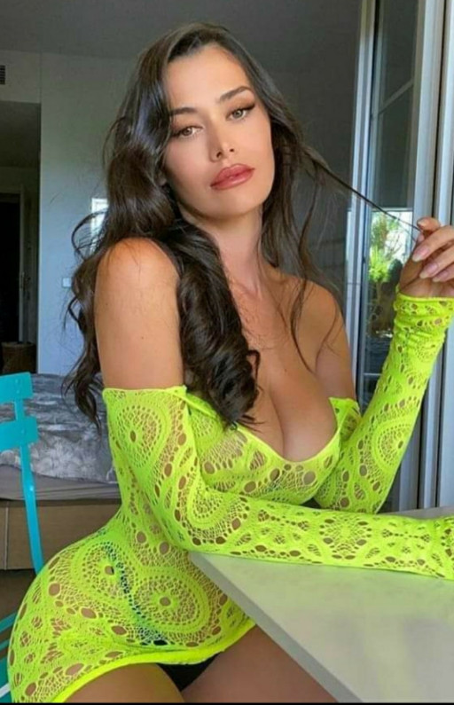 GIRLS IN GREEN