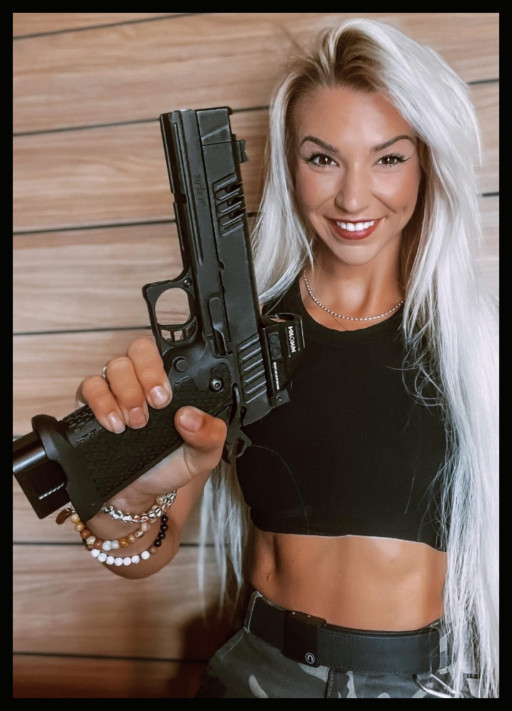 GUNS & GIRLS