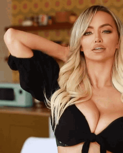 OUTLAW GIRL ☆ LINDSEY PELAS